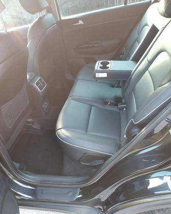 Kia Sportage cena 71000 przebieg: 179000, rok produkcji 2017 z Sochaczew małe 277